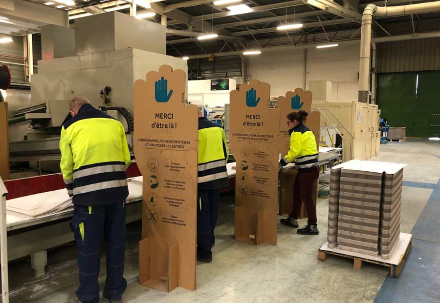 Utilisation de séparateurs cartons pour distanciation sanitaire